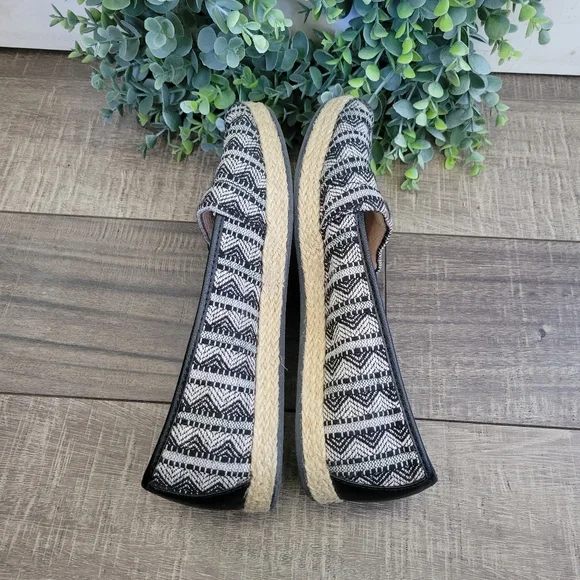 BOC Born Concept Franki Espadrille Flats Aztec Print Black Gray Womens Size 8 - Picture 6 of 9